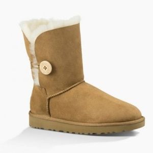 UGG Women's Bailey Button II Winter Boot- size 8